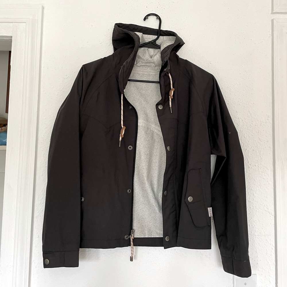 Woman’s small poler rain jacket